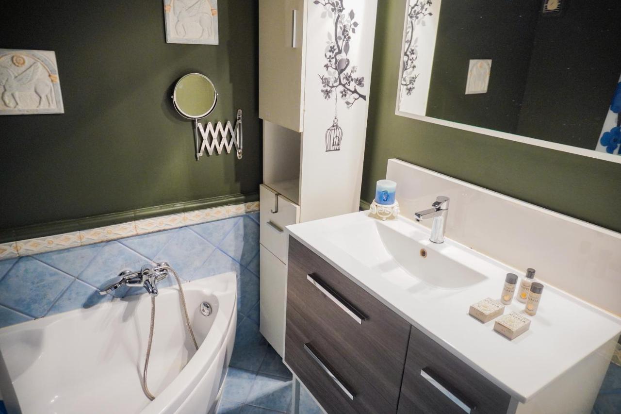 Westside Apartment, 2 Bdrms, Vesta Philoxenia Appartement